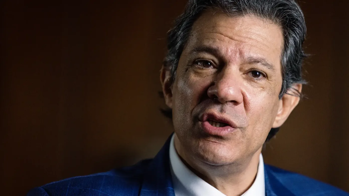 ‘Taxa das blusinhas’, defendida por Haddad e Janja, é suspensa por Lula 5 meses antes das eleições